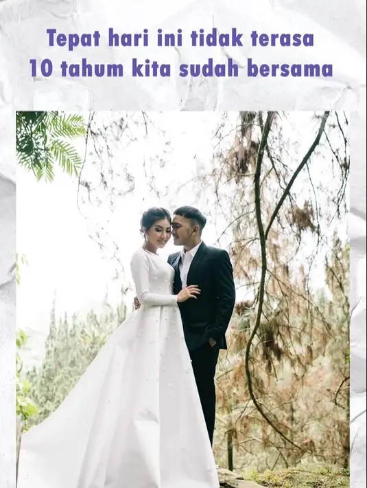 Pasangan tiga orang anak ini menggelar perayaan sederhana di satu dekade pernikahannya. "Rayainnya simpel aja, namanya pernikahan udah 10 tahun. Yang penting family time, bareng keluarga sama anak- anak," kata Sarwendah. [Instagram/sarwendah29]