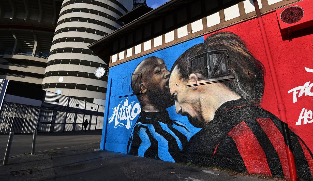 Federasi Sepak Bola Italia (FIGC) akhirnya juga turun tangan untuk menyikapi perseteruan antara Ibrahimovic dan Lukaku. Laporan terbaru menyebutkan bahwa FIGC akan mengenakan denda kepada Ibrahimovic dan Lukaku atas tindakan tidak sportif yang mereka lalukan. denda yang dikenakan kemudian akan disumbangkan untuk amal. (AFP/Miguel Medina)