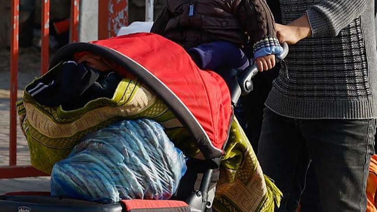 Situasi tersebut membuat warga Palestina ketakutan. Mereka pun berbondong bondong meninggalkan rumahnya dan mengungsi ke tempat yang di rasa aman.