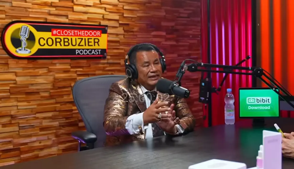 Istri dan anak melarang Hotman mengambil kasus tersebut. "Emang Papa kurang uang?" kata Frank.