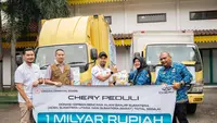 Chery Hadirkan Program Chery Flood Care Plus Salurkan Bantuan Rp 1 Miliar
