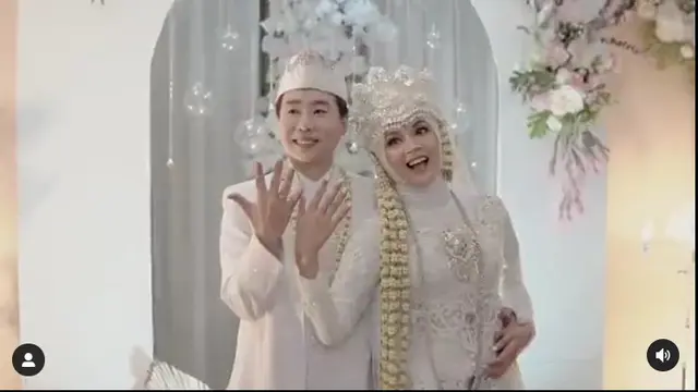 6 Momen Pernikahan YouTuber Ujung Oppa dan Kania Permatasari, Usung Adat Sunda