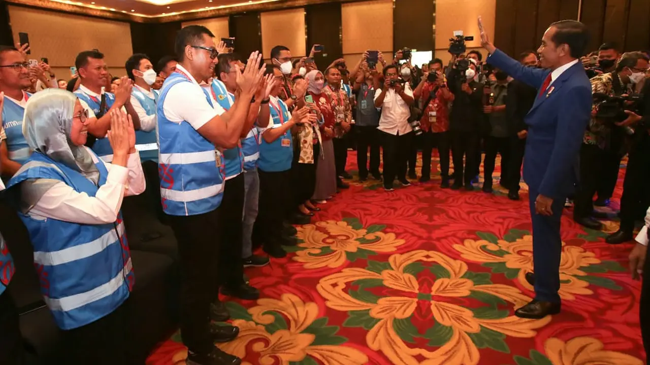 Presiden Jokowi Apresiasi Kerja Keras Seluruh Pihak, Angkat Jempol untuk PLN