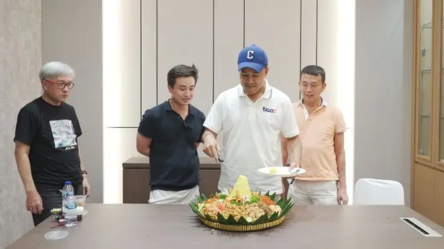 Berbagi Kebahagiaan di Bulan Ramadhan dengan Berbuka Bersama Anak Yatim Piatu.