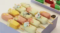 Shangri-La Hotel berkolaborasii dengan artis kue popsicle dari Melbourne menggelar demo memasak dan menghias kue warna-warni.