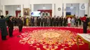 Presiden Joko Widodo atau Jokowi (kanan) melantik Kepala Badan Pembinaan Ideologi Pancasila (BPIP) Yudian Wahyudi (kiri) dan Kepala Badan Pengawasan Keuangan dan Pembangunan (BPKP) Muhammad Yusuf Ateh (kanan) di Istana Negara, Jakarta, Rabu (5/2/2020). (Liputan6.com/Faizal Fanani)