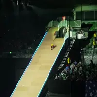 Kamu bakal deg-degan parah melihat video bapak dorong anak yang satu ini.