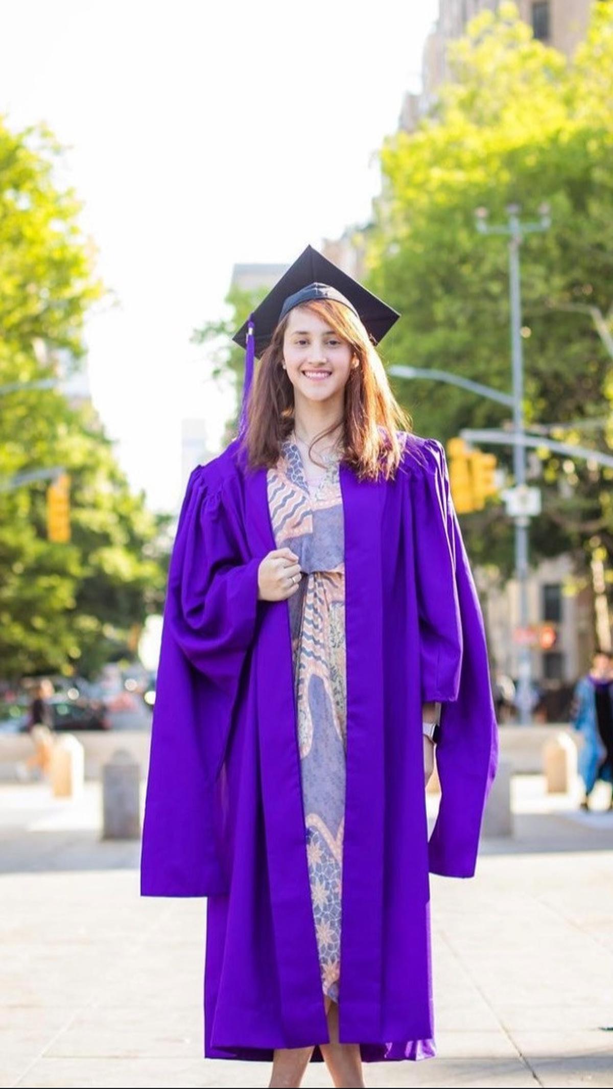 Tsamara menempuh pendidikan S-1 di Universitas Paramadina dengan jurusan Ilmu Komunikasi. Tsamara melanjutkan pendidikan di New York University di bidang Public Policy & Media Studies.