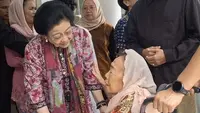 Momen Megawati Hentikan Pidato Demi Sambut Sinta Nuriyah di Menteng