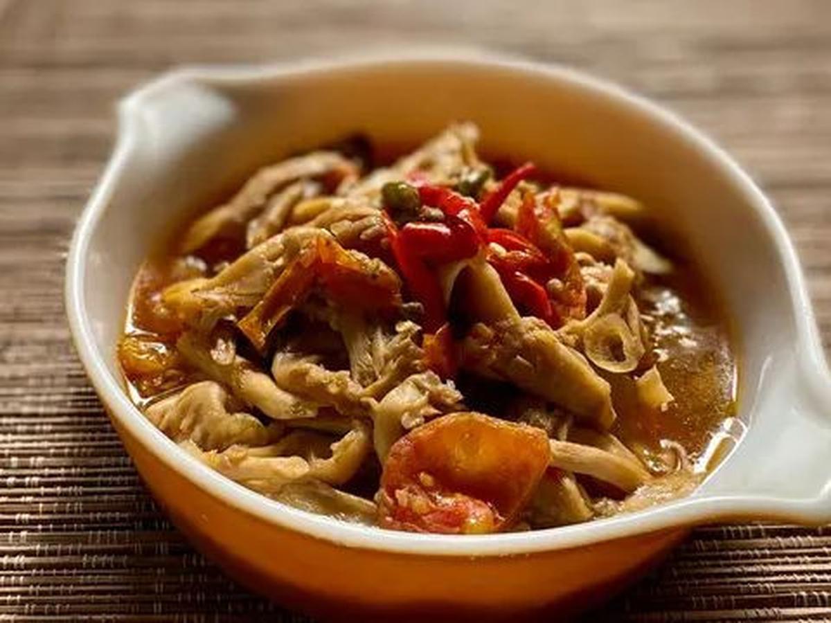 <b>6. Rendang Jamur</b>