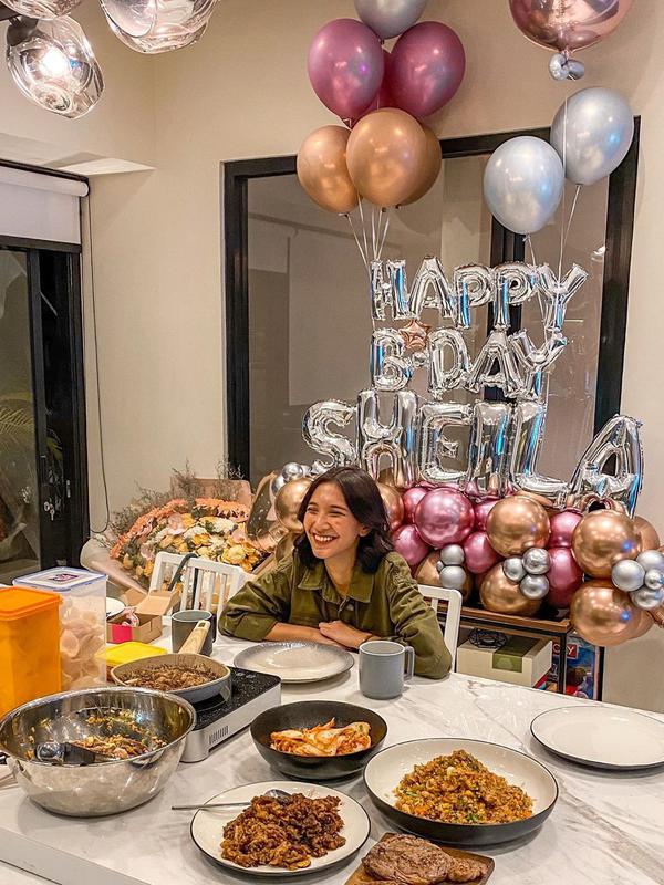 Momen Ulang Tahun Sheila Dara yang ke-28, Dapat Kejutan Dari Vidi Aldiano. (Sumber: Instagram/vidialdiano)