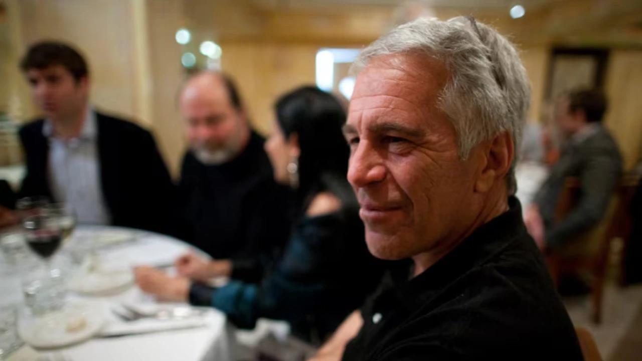 Grok AI Disebut Paling Realistis Bikin Foto Palsu Jeffrey Epstein dengan Pemimpin Dunia