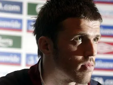 England midfielder Michael Carrick attends a press conference in Hertfordshire, on November 17, 2008. England play Germany on Wednesday 19 November in Berlin in a friendly match. AFP PHOTO/Shaun Curry