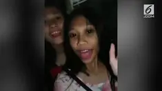 Viral di media sosial rekaman tiga bocah perempuan nekat menaiki motor bertiga sambil live facebook. Hal ini berakibat fatal bagi ketiganya.