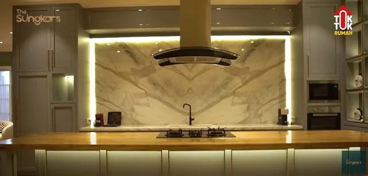 Transformasi Dapur Zaskia Sungkar, Dari Sederhana Menjadi Mewah dan Fungsional