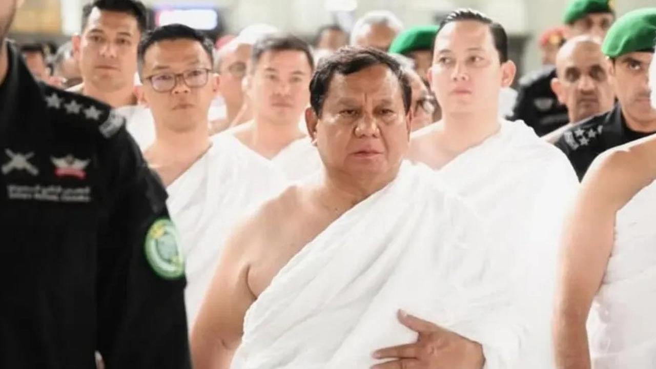 VIDEO:  Doa Prabowo dan Ulama Besar Indonesia Depan Ka'bah Saat Umrah Untuk Bangsa Indonesia