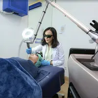 DIRI CLINIC adalah wujud nyata komitmen DIRI CARE dalam menghadirkan pengalaman perawatan 24/7 yang personal, aman, nyaman dan didukung teknologi terkini serta dokter ahli.