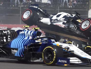 Foto: Insiden Kecelakaan Diawal Balapan, Max Verstappen Akhirnya Juara Formula 1 GP Meksiko 2021