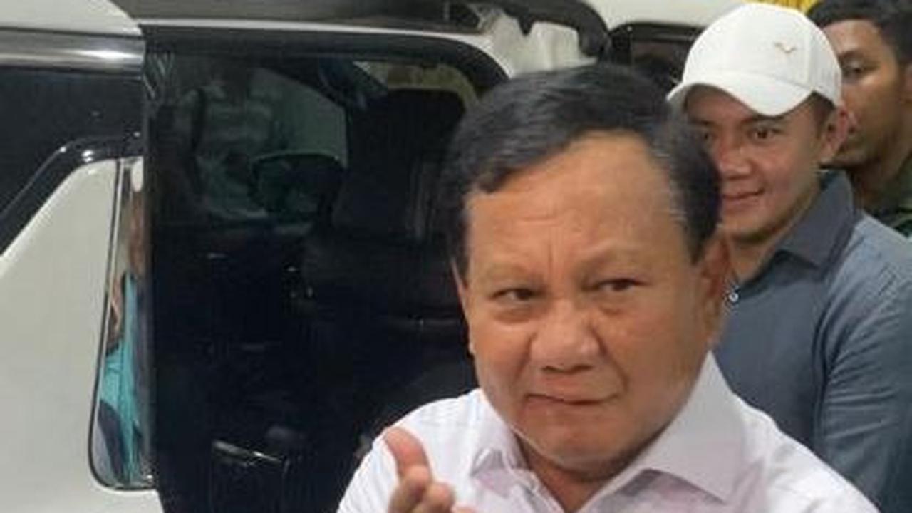 Momen Prabowo Joget Silat dan 'Manyun' Tanggapi Pertanyaan soal Serangan Anies di Debat Capres