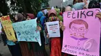 Puluhan mahasiswa dari Kesatuan Aksi Mahasiswa Muslim Indonesia melakukan aksi di belakang gedung DPRD, Jakarta, Jumat (27/3/2015). Dalam aksinya mereka meminta kepada DPRD DKI agar menuntaskan hak angket untuk melawan korupsi. (Liputan6.com/Johan Tallo)
