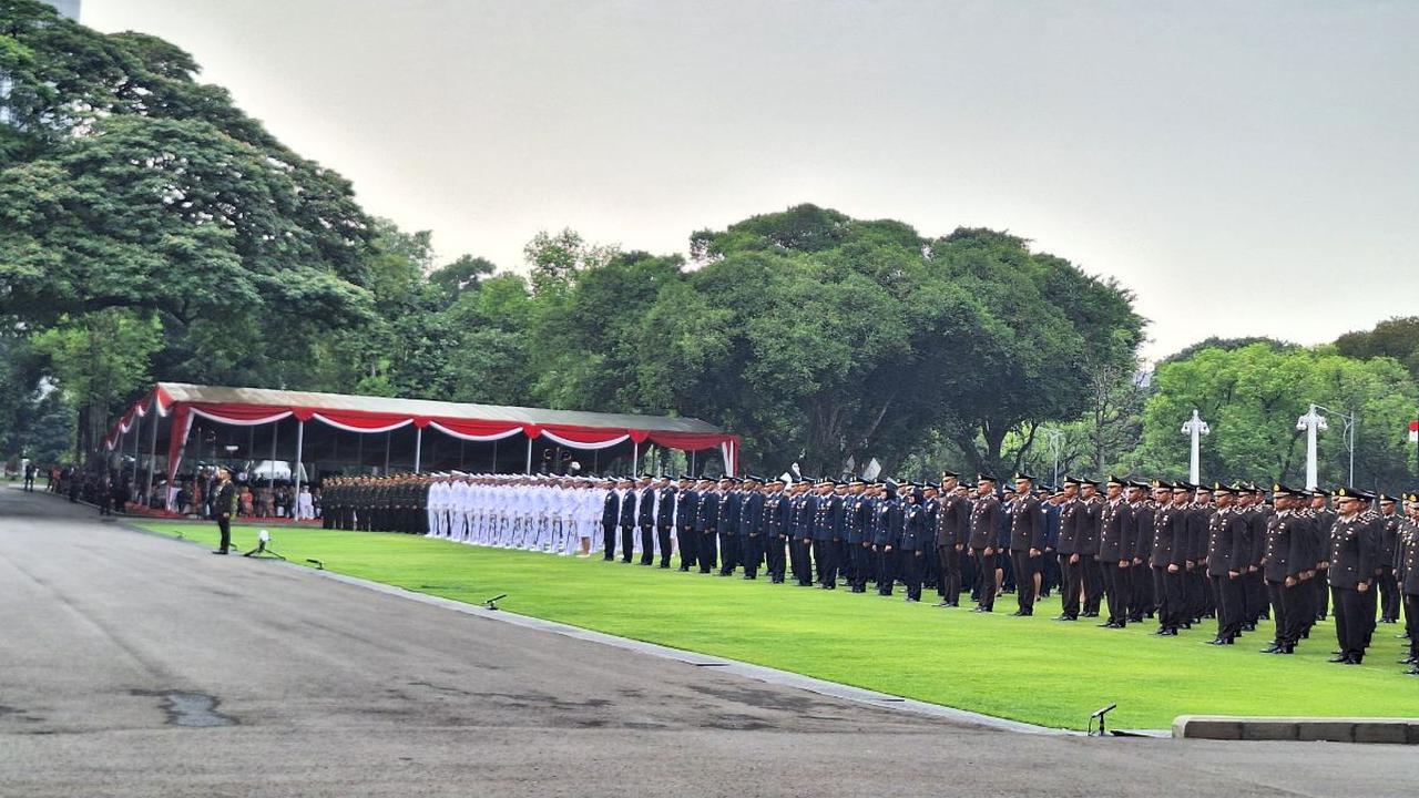 Para perwira TNI-Polri berjanji akan memenuhi kewajiban sebagai perwira TNI-Polri dengan sebaik-baiknya.