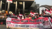 Foto-Foto Demo Dukung Revisi UU di Depan Gedung KPK