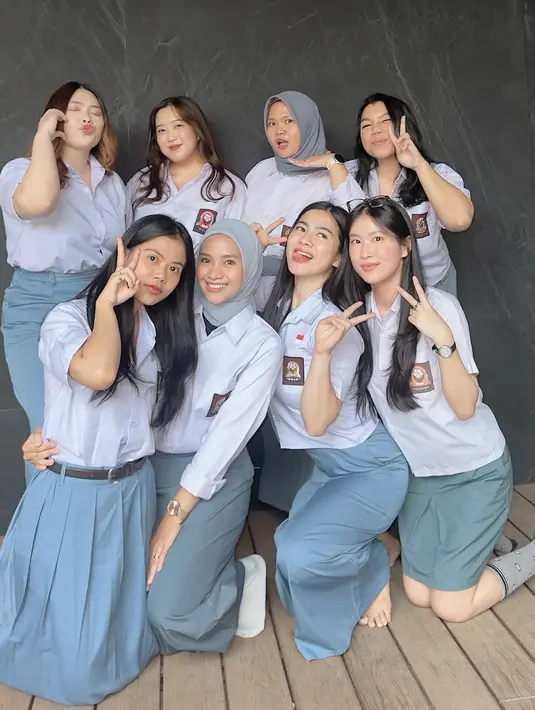 Pertemuan sederhana ini membuktikan bahwa persahabatan mereka tetap kuat. Di tengah kesibukan masing-masing, mereka tetap menyisihkan waktu untuk bersama. Kebersamaan yang penuh nostalgia ini pun sukses bikin netizen ikut baper! (Liputan6.com/IG/@felicyangelista_)