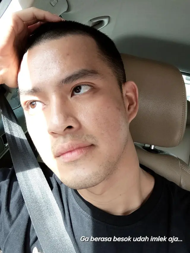 Tetap Tampil Keren, Ini 6 Gaya Morgan Oey saat Plontos Ini Curi Perhatian