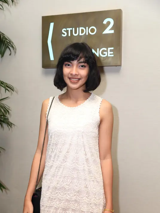 Acara sakral pernikahan itu tertutup untuk kalangan media. Tidak banyak undangan yang disebar oleh keduanya. Keduanya hanya menyebar 200 undangan buat sahabat dekat dan keluarga. (Andy Masela/Bintang.com)