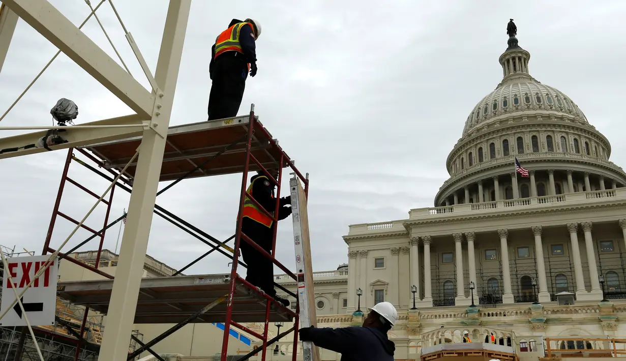 Suasana di depan U.S. Capitol, jelang pelantikan Presiden terpilih Donald Trump, Washington, Kamis (8/12). Donald Trump menjadi presiden terpilih AS usai mengalahkan Hillary Clinton di Pilpres AS. (REUTERS/Jonathan Ernst)