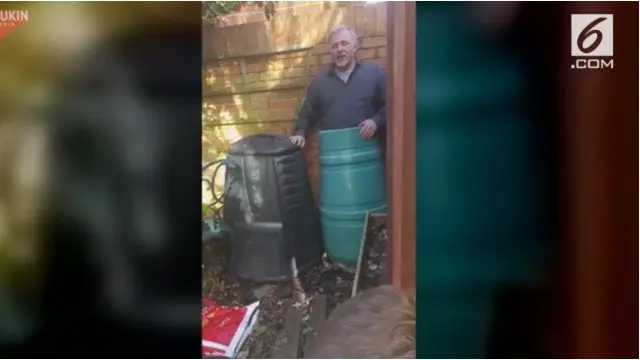 Insiden ini bermula saat si pria berdiri di atas tong sampah untuk memudahkan dirinya membersihkan pekarangan rumah. Namun, pria tersebut malah terjatuh karena keberatan berat badan dan menyebabkan dirinya terjebak di dalam tong sampah.