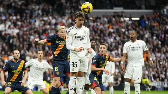 Aksi Raul Asencio pada laga pekan ke-25 La Liga 2024/2025 antara Real Madrid dan Girona (c) AP Photo/Manu Fernandez