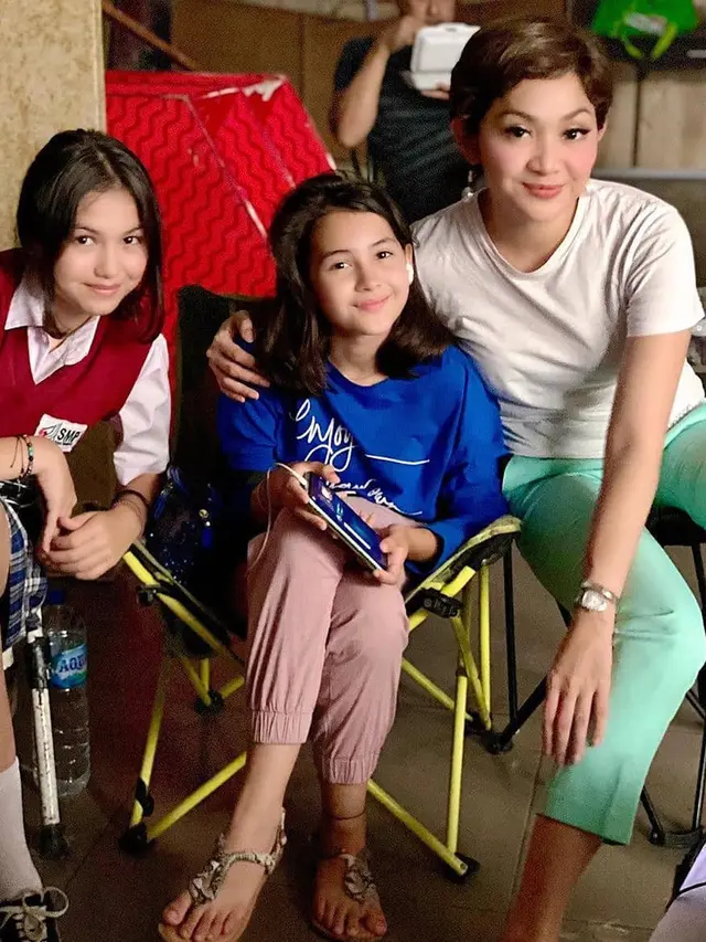 6 Potret Kebersamaan Sandrinna Michelle dan Saskia Chadwick, Akrab Banget