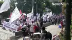 Kapolres Jakarta Selatan AKBP Iwan Kurniawan mengungkapkan jumlah massa pro dan kontra sidang Ahok terus berkurang. Hal itu terlihat dalam sidang keenam hari ini. Jumlah orang tak seramai dengan sebelumnya.