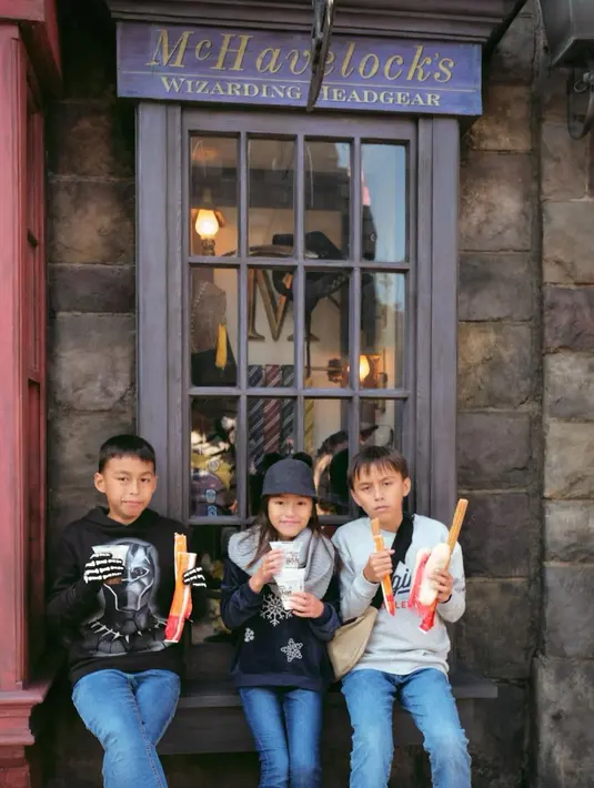 Potret liburan keluarga Donna Agnesia (Instagram/dagnesia)