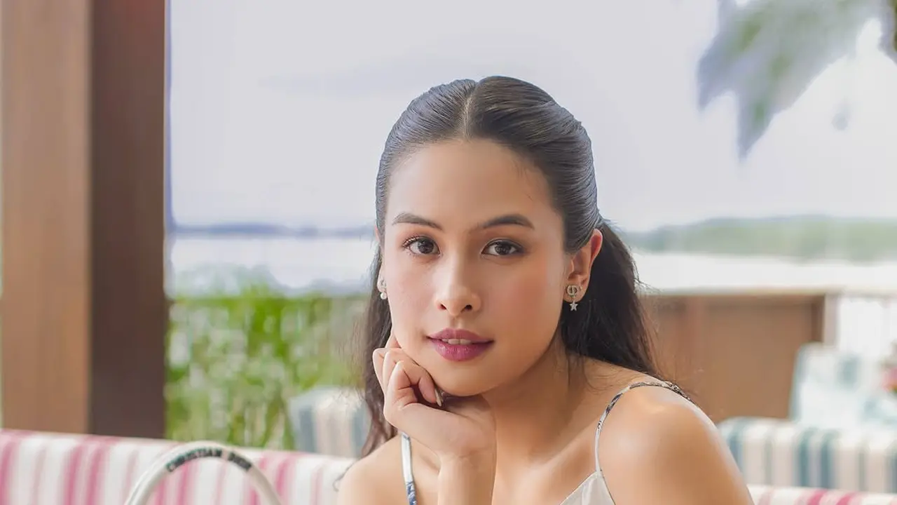 Maudy Ayunda Tampil Santai nan Mewah dengan Tas Rp62 Juta-an di Dioriviera Bali, Jadi Inspirasi Gaya Liburan Tropis