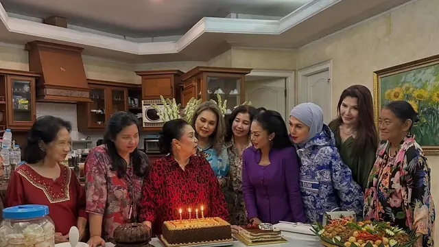 Momen Perayaan Ultah Lily Rinto Harahap yang Dirayakan Sederhana Bersama Rekan Artis