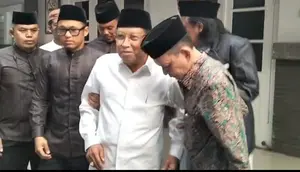 Kiai Said Aqil Salat Hajat Bareng Gus Kikin Jelang Pemilihan Ketum PBNU, Sebuah Kode?