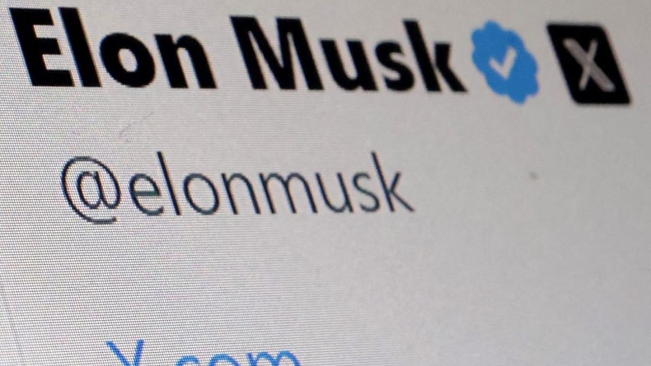 Sebelumnya, Elon Musk juga sempat membagikan postingannya terkait pengubahan logo Twitter yang dilakukannya kepada para jutaan pengikutnya  di sosial media tersebut.