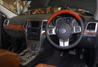Ruang Kemudi pada Jeep Grand Cherokee Overland