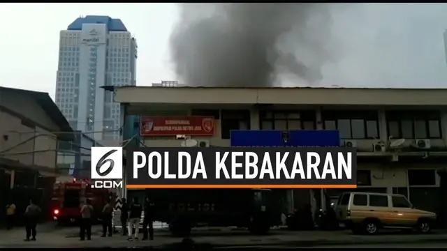Gudang logistik penyimpanan barang Polda Metro Jaya terbakar, kebakaran langsung ditangani 13 mobil damkar. Hingga kini penyebab kebakaran belum diketahui.