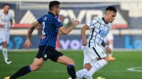 Striker Inter Milan, Lautaro Martinez, mencetak satu gol ke gawang Atalanta pada laga pekan ketujuh Serie A di Gewiss Stadium, Minggu (8/11/2020) malam WIB. Sayangnya, Inter hanya mampu bermain 1-1 kontra Atalanta. (AFP/Miguel Medina)