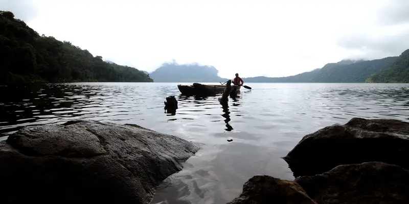 Menikmati Ketenangan Danau Gunung Tujuh