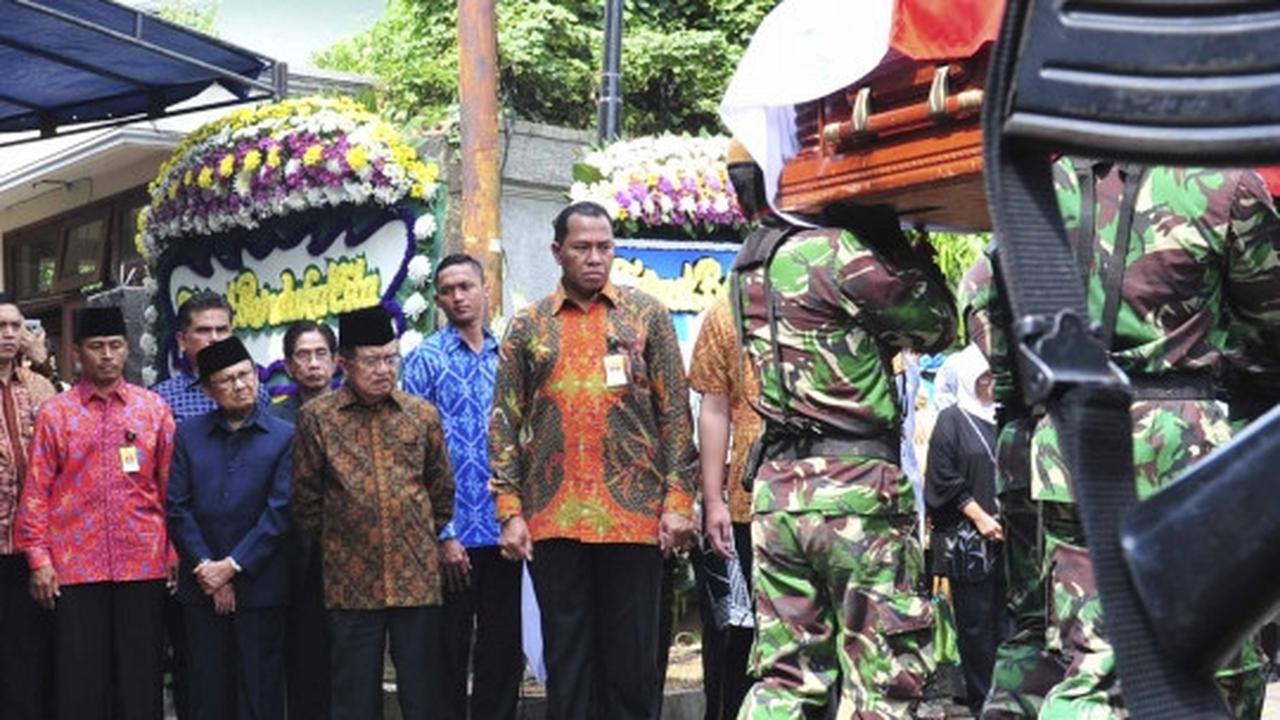 Wapres JK ikut salatkan jenazah mantan Menkeu Ali Wardhana