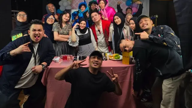 Keseruan Live 12.12 Aurel bersama Keluarga (Instagram/@aurelie.hermansyah)