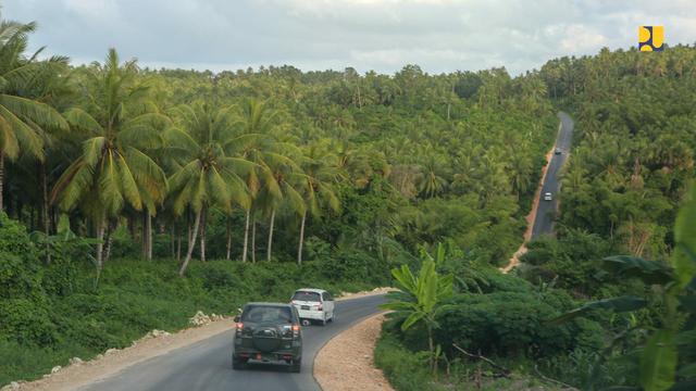 Pembangunan jalan di pulau terdepan. Dok PUPR