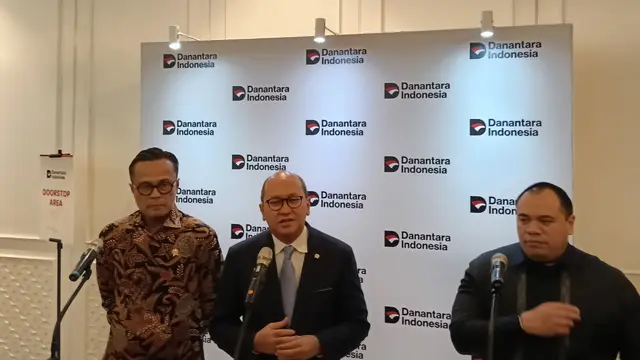 CEO Danantara Rosan Perkasa Roeslani,  CIO Danantara Pandu Sjahrir, dan COO Danantara Dony Oskaria