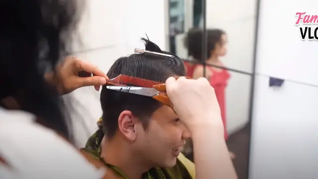 7 Momen Ussy Sulistiawaty Cukur Rambut Andhika Pratama Ini Hasilnya Keren