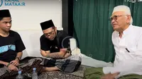 David Ozora saat sowan ke rumah Gus Mus di Rembang. (capture yuotube nu online)