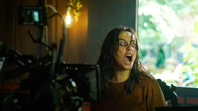 Yasamin Jasem dalam film Khanzab karya sineas Anggy Umbara memerankan tokoh Rahayu. (Foto: Dok. Dee Company)